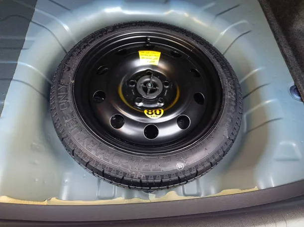 Car image 32