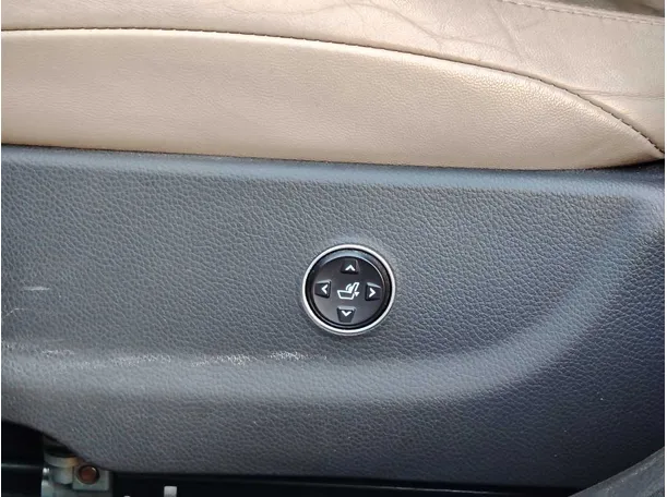 Car image 35