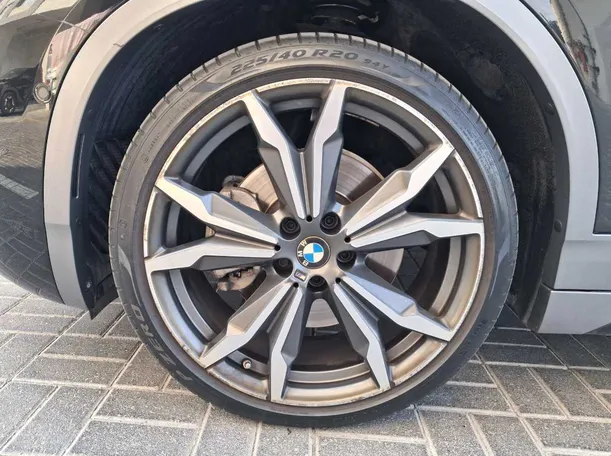 Car image 9