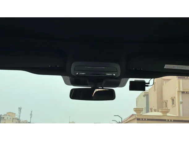 Car image 27