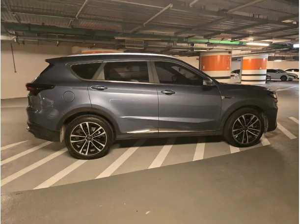 Car image 8