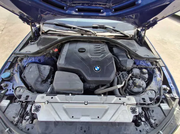 Car image 19