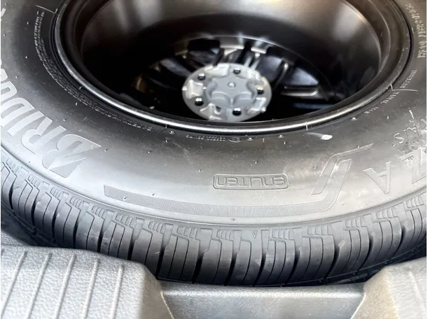 Car image 28