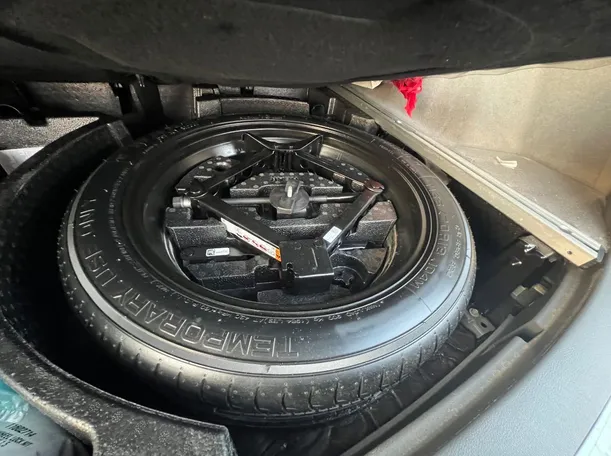 Car image 28