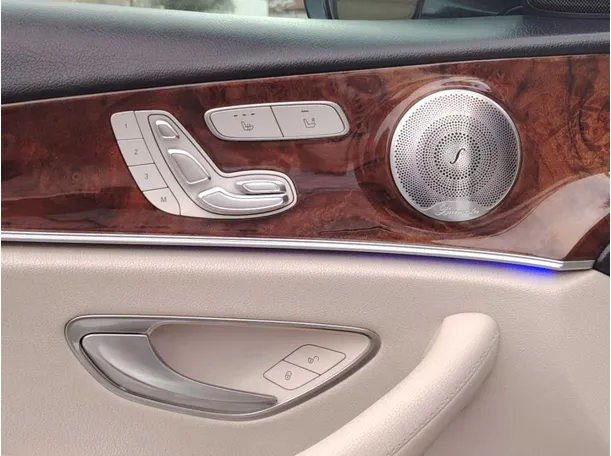 Car image 29