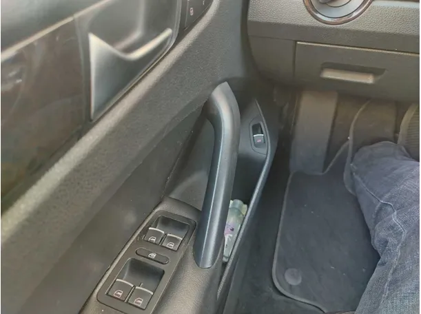 Car image 27
