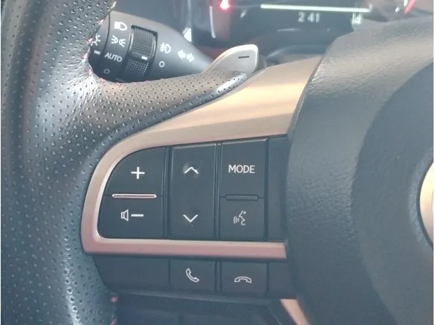 Car image 32