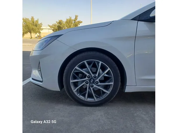Car image 8