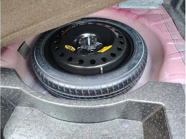 Car image 37