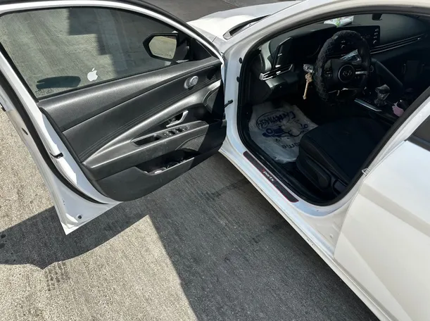 Car image 11