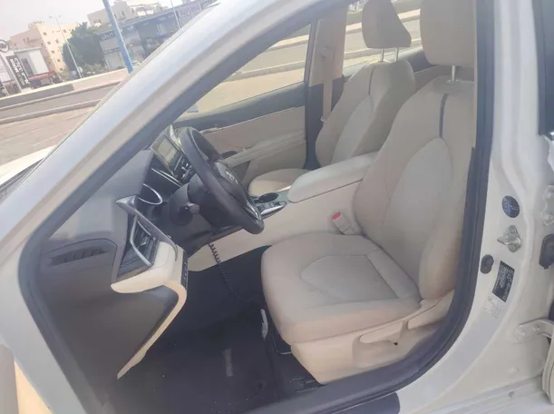 Car image 11