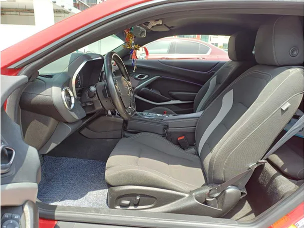 Car image 12