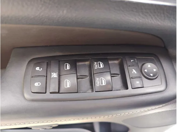 Car image 28