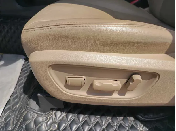 Car image 32