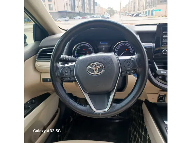 Car image 18