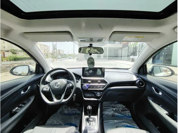 Car image 17