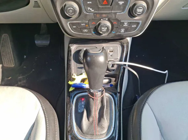 Car image 14