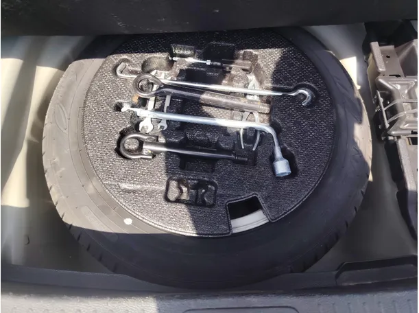 Car image 28