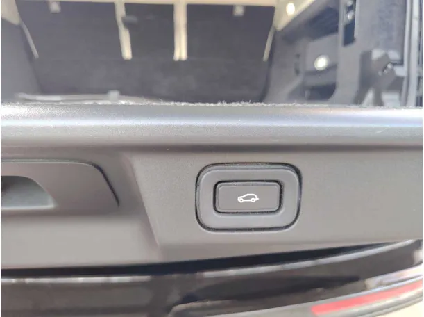 Car image 32