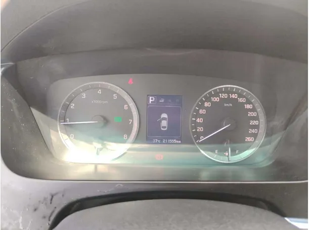 Car image 30