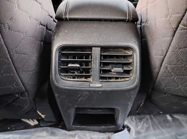 Car image 27