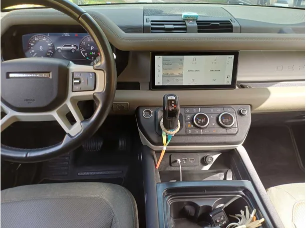 Car image 16