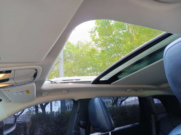Car image 23