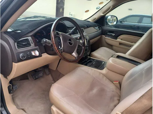 Car image 12