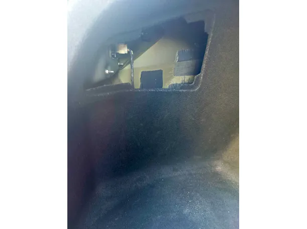 Car image 34