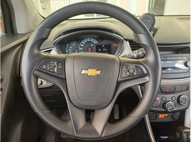 Car image 18