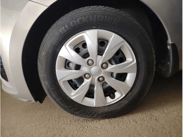 Car image 10
