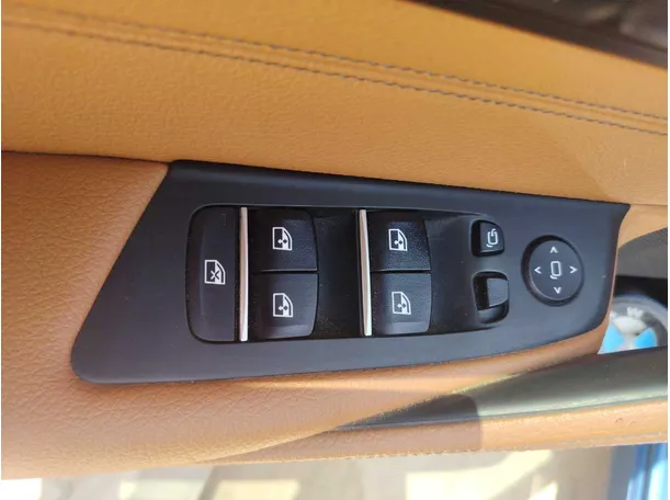 Car image 29