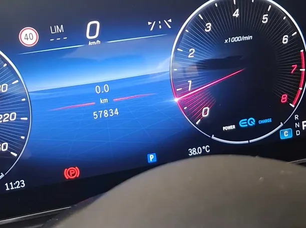 Car image 18