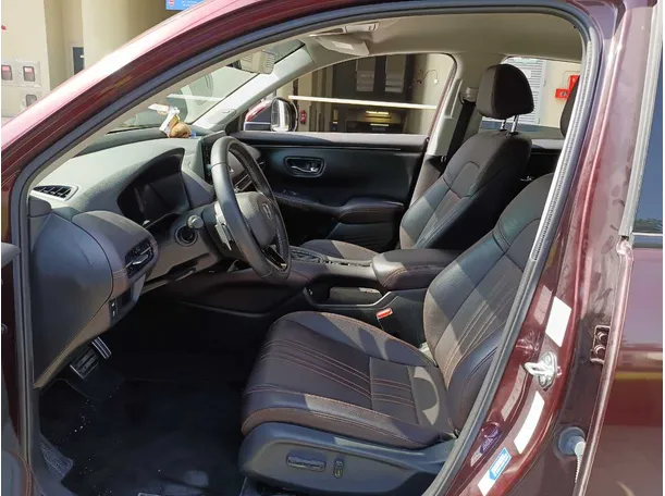 Car image 12