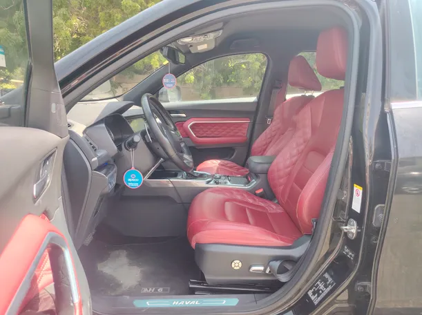 Car image 12