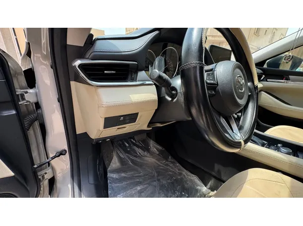 Car image 25
