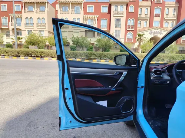 Car image 10