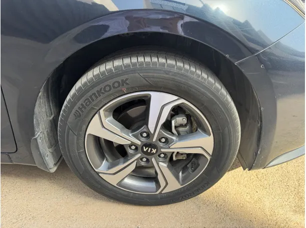 Car image 9