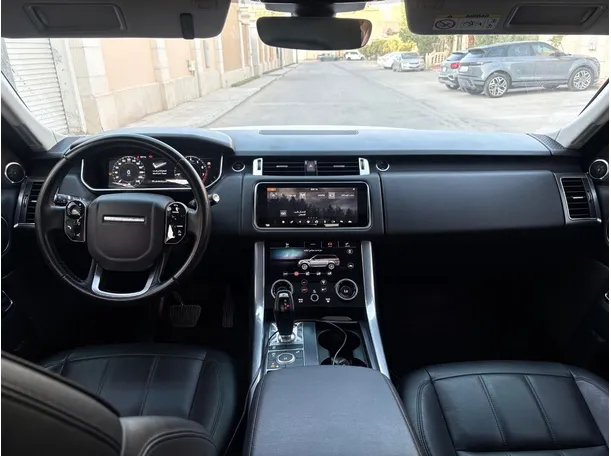 Car image 18