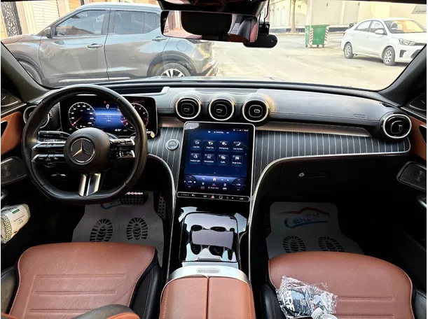 Car image 18
