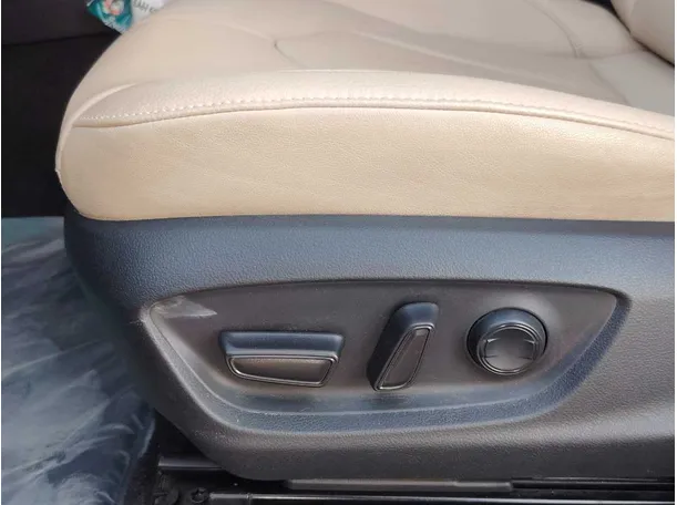Car image 29