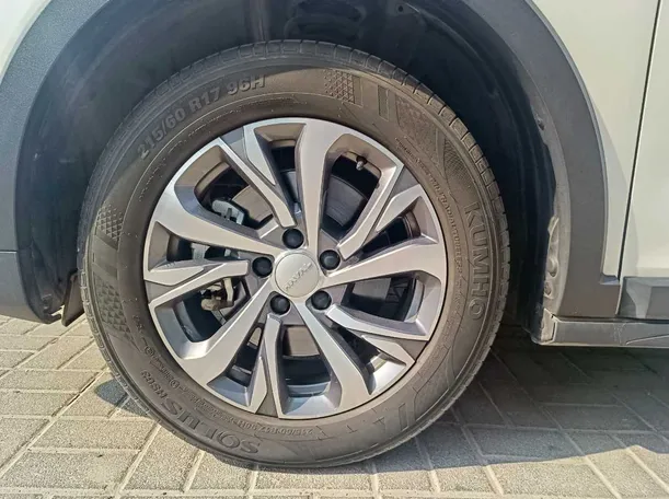 Car image 10
