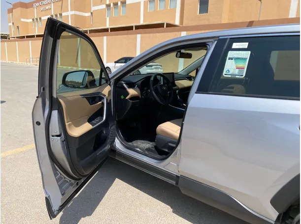 Car image 10