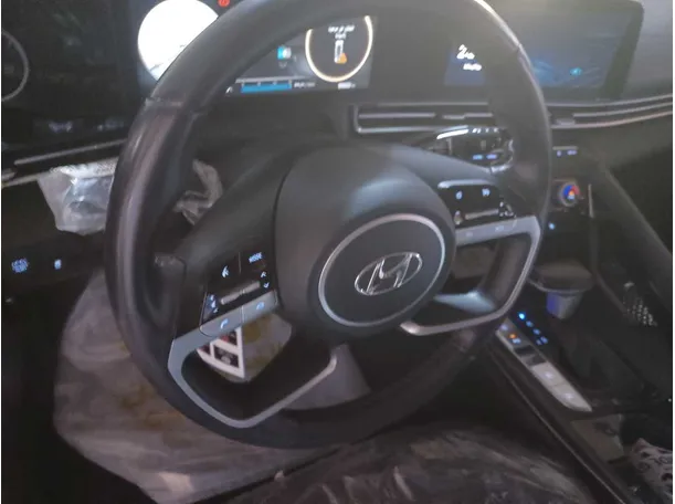 Car image 19