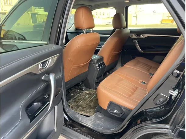 Car image 16