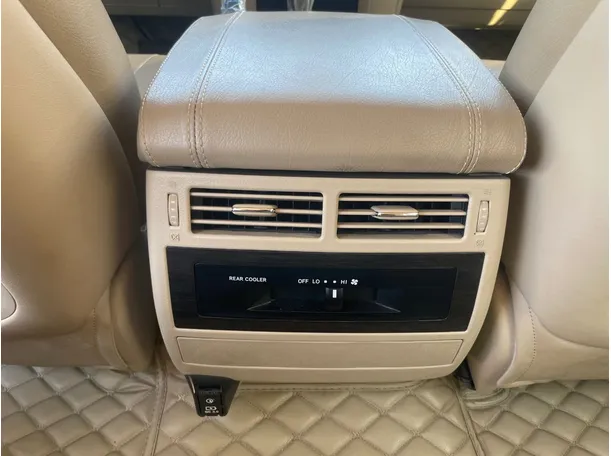 Car image 27
