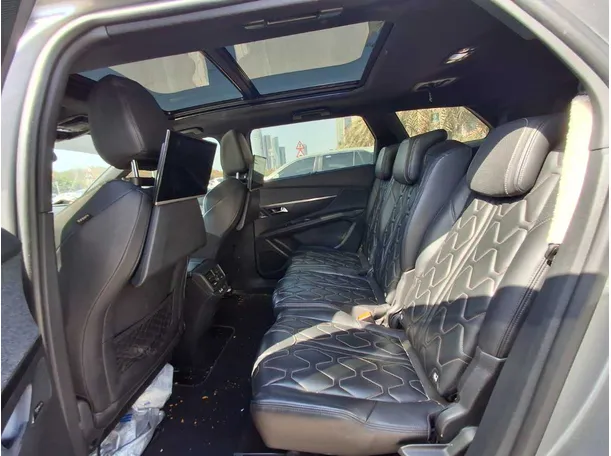 Car image 13