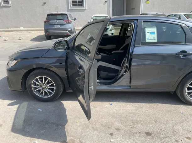 Car image 10