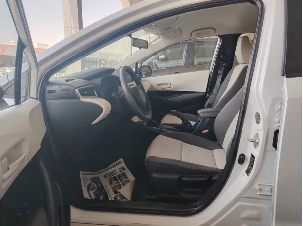 Car image 14