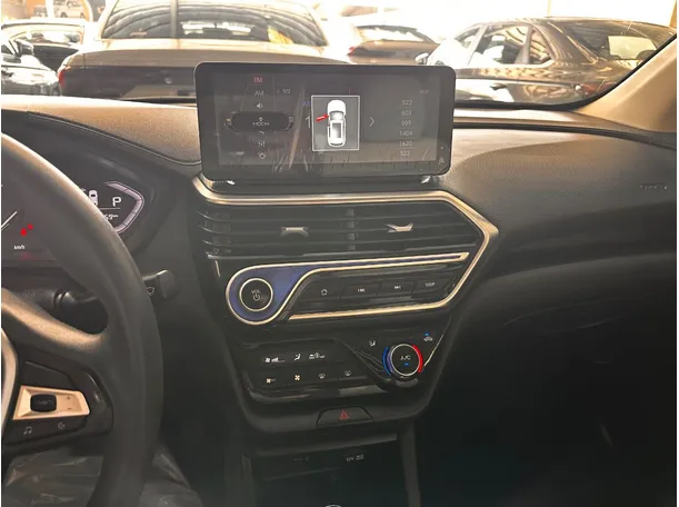 Car image 13